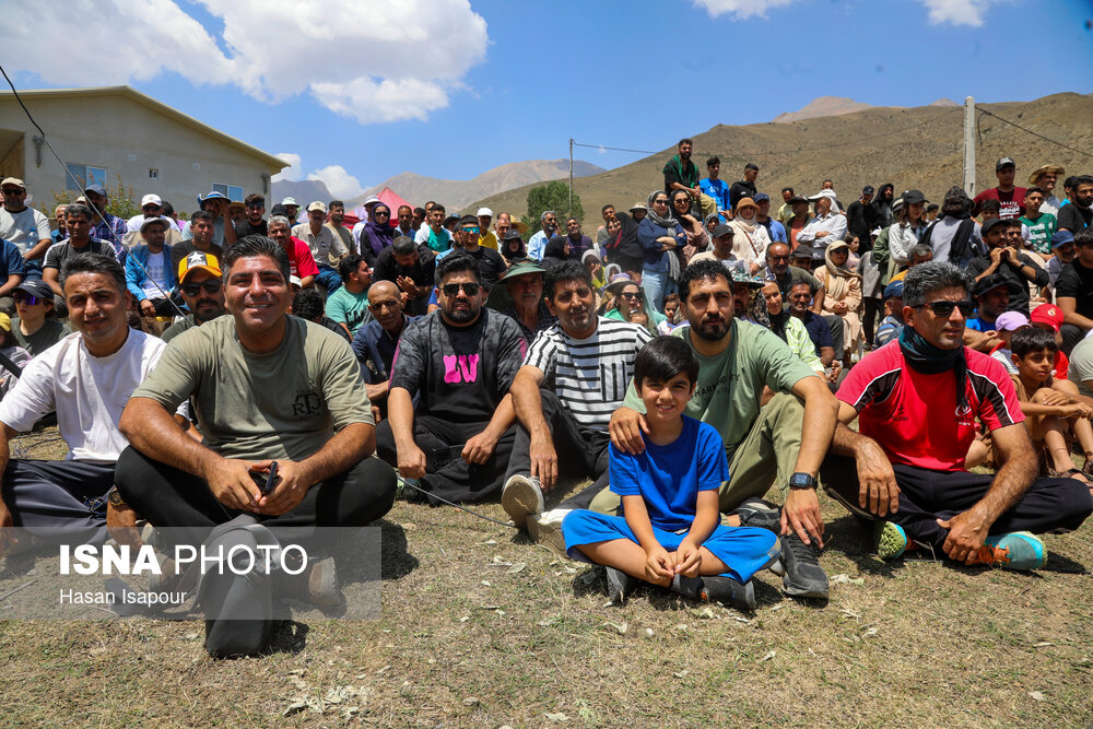 مسابقات کشتی سنتی لوچو در روستای کوهستانی چرات
