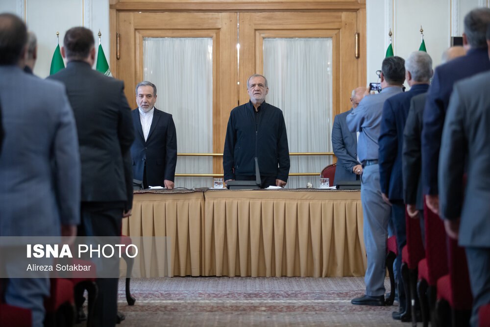 عکس/ نشست مشترک رئیس جمهور با مدیران ارشد وزارت امور خارجه
