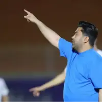 اخباری: با بازیکنان داخلی و خارجی مذاکره می‌کنیم