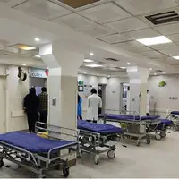 انتقال بیماران حادثه تروریستی زاهدان از اورژانس به بخش‌های بستری