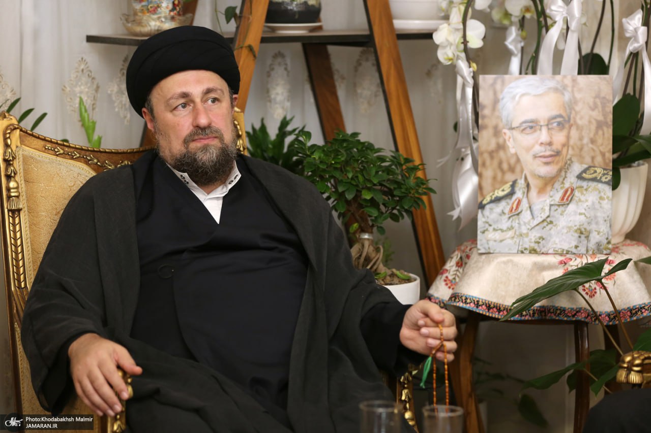 عکس/ دیدار سید حسن خمینی با خانواده سپهبد شهید محمد باقری