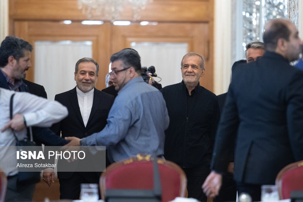عکس/ نشست مشترک رئیس جمهور با مدیران ارشد وزارت امور خارجه