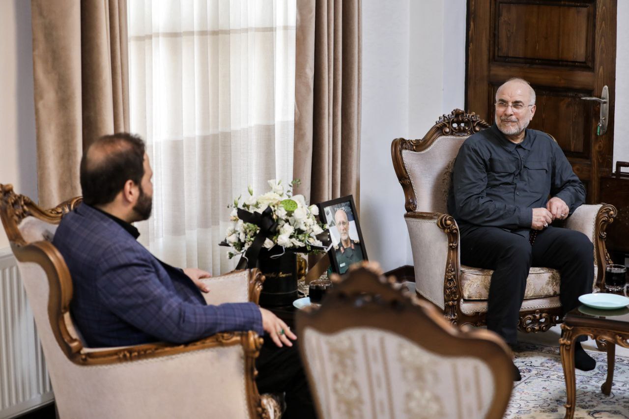 عکس/ حضور دکتر قالیباف در منزل سرلشکر شهید غلامرضا محرابی