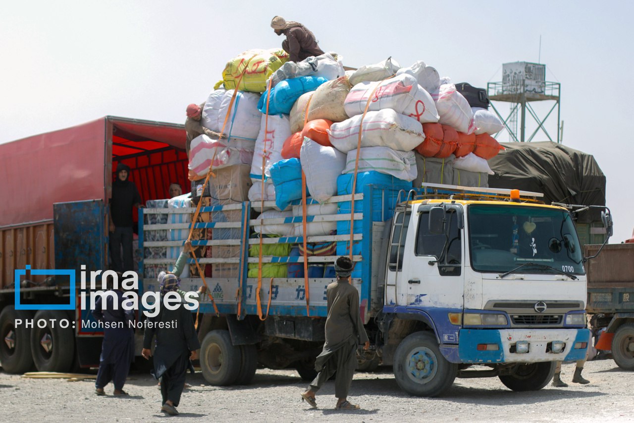 خروج اثاثیه اتباع غیرمجاز افغانستانی از مرز ماهیرود خراسان جنوبی