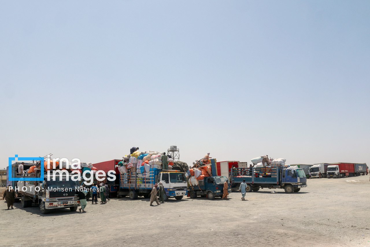 خروج اثاثیه اتباع غیرمجاز افغانستانی از مرز ماهیرود خراسان جنوبی