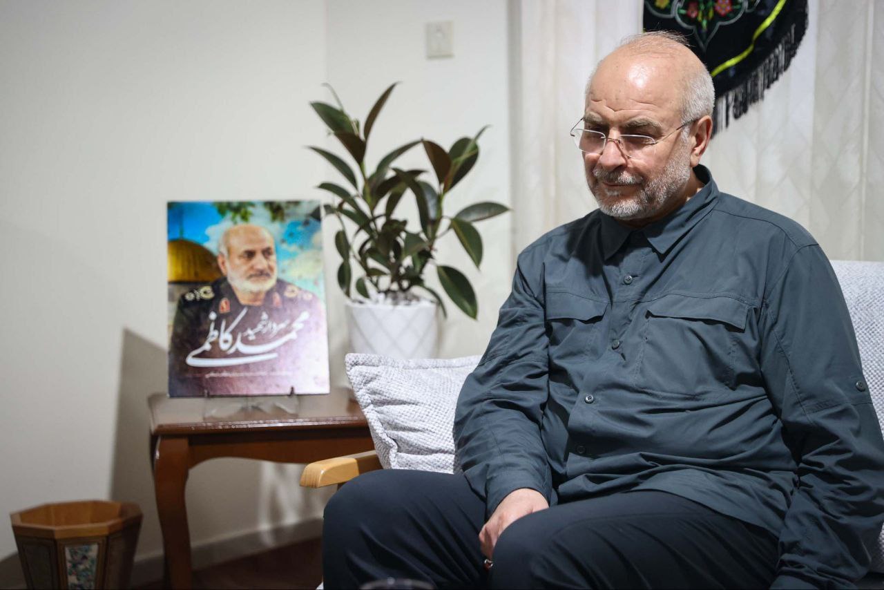  حضور قالیباف در منزل سرلشکر شهید محمد کاظمی