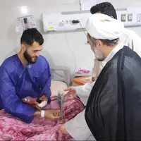 عکس/ عیادت نماینده رهبری از مجروحان حادثهٔ زاهدان