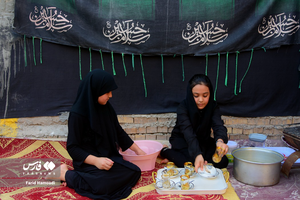 عکس/ اهتزاز پرچم خدمت‌رسانی به زوار در آبادان