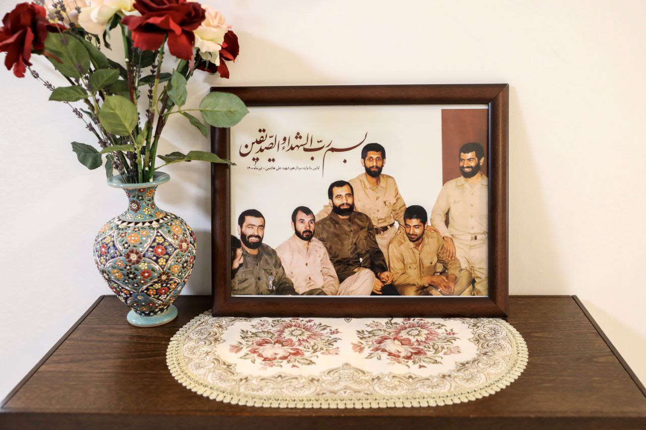 عکس/ حضور دکتر قالیباف در منزل سرلشکر شهید غلامرضا محرابی