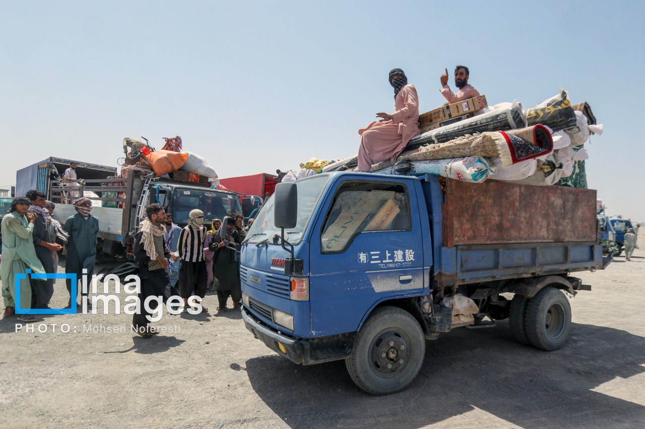 خروج اثاثیه اتباع غیرمجاز افغانستانی از مرز ماهیرود خراسان جنوبی