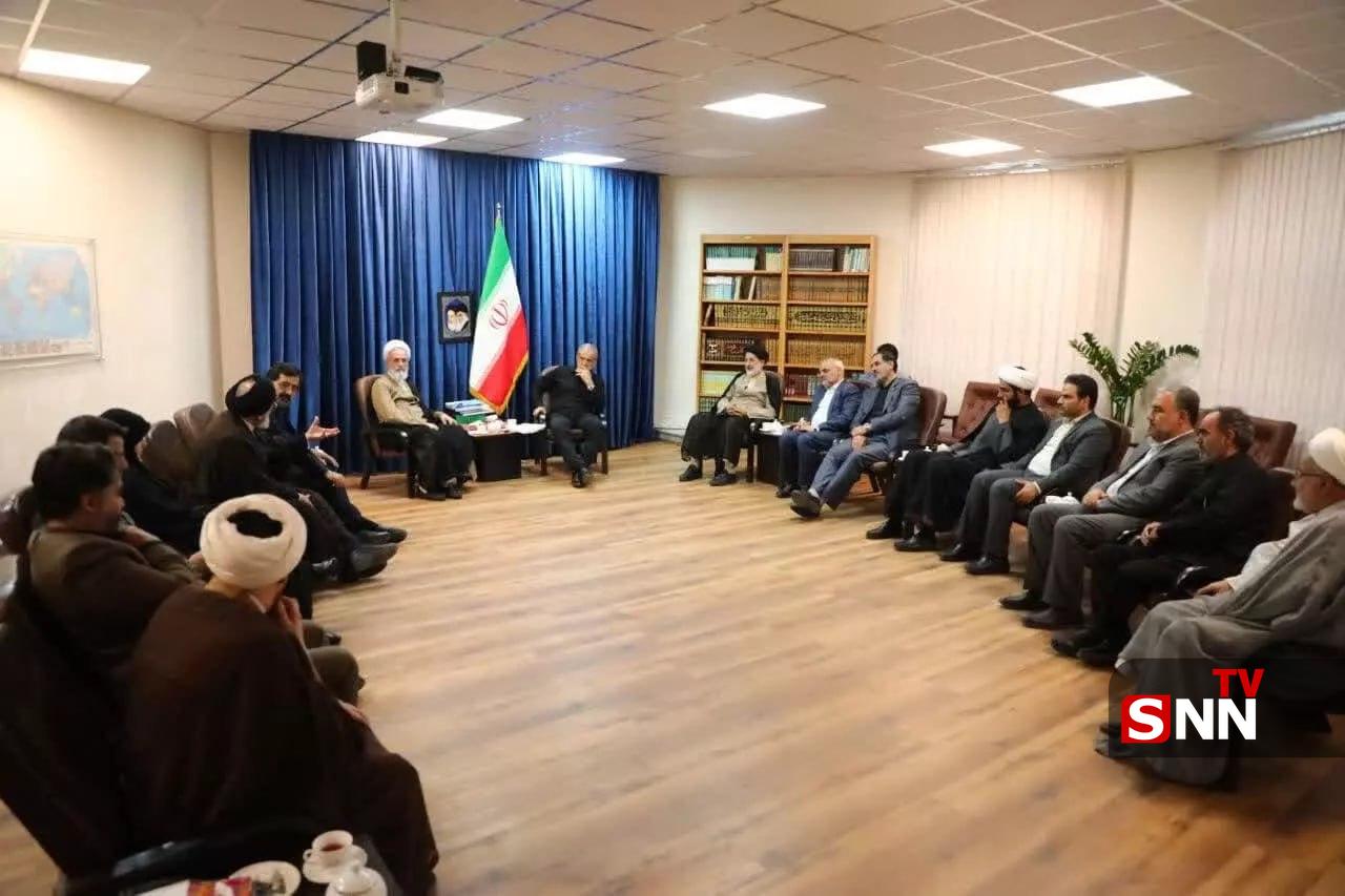 عکس/ دیدار رئیس جمهور با آیت‌الله علیرضا اعرافی مدیر حوزه های علمیه سراسر کشور
