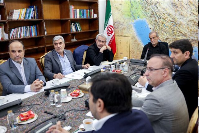پزشکیان: اتصال اطلاعات هویتی شهروندان از اولویت‌های دولت است