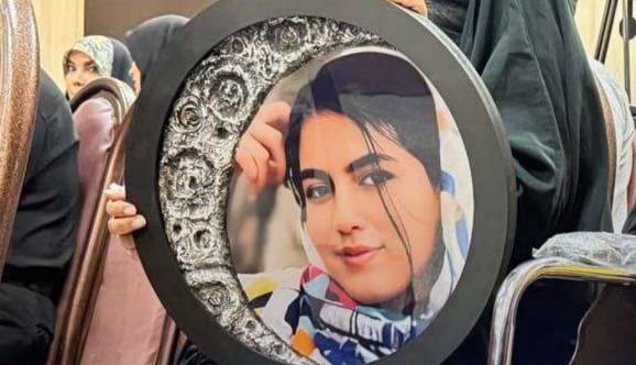 تصاویری از خانواده الهه حسین‌نژاد در جلسه محاکمه امروز