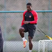 سرمربی پرسپولیس، مدافع سرشناس را تایید کرد