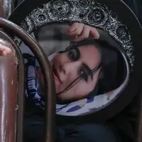 گفتگو با برادر بهمن فرزانه؛ التماس مادر قاتل به مادر الهه حسین نژاد مقابل دادگاه