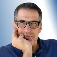 فرهاد جم به صحنه می‌آید