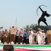 آیین رونمایی از مجسمه ی برنزی آرش کمانگیر