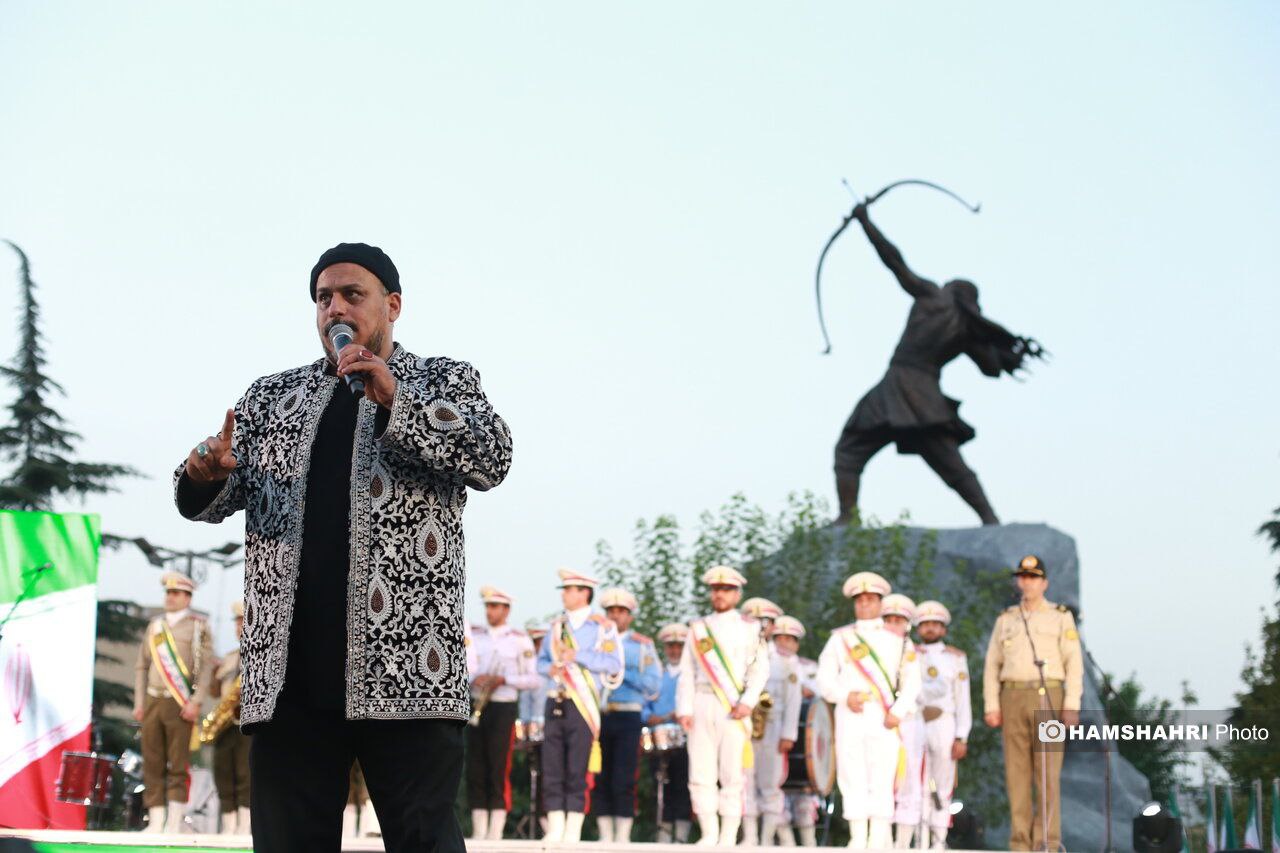 آیین رونمایی از مجسمه ی برنزی آرش کمانگیر