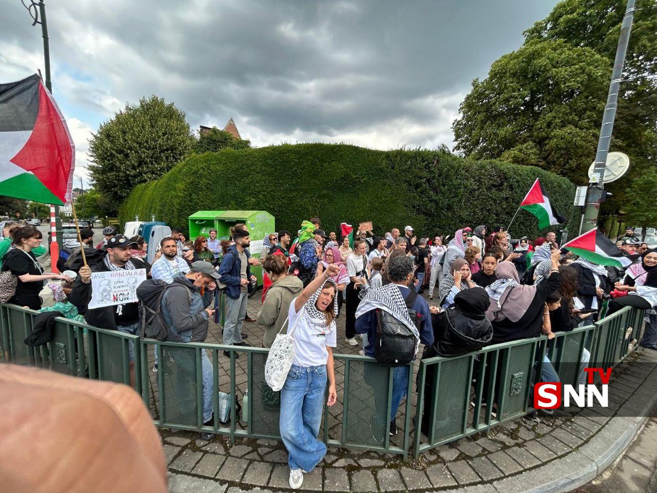 تجمع حامیان فلسطین مقابل سفارت مصر در بروکسل 
