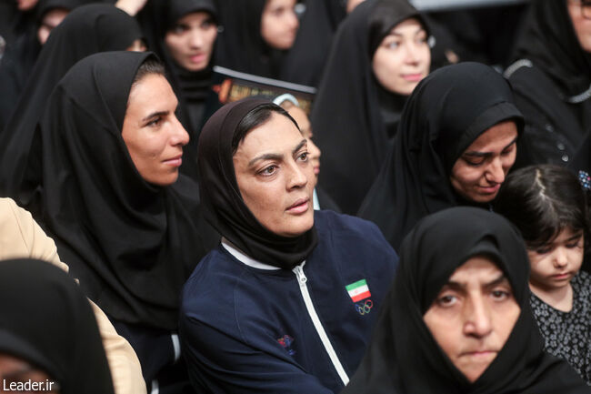 عکس/ شهربانو منصوریان در دیدار امروز با رهبر انقلاب