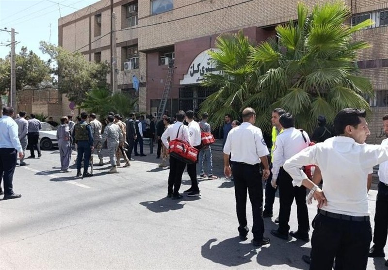 نخستین تصاویر از آغاز حمله تروریست‌ها به دادگستری زاهدان