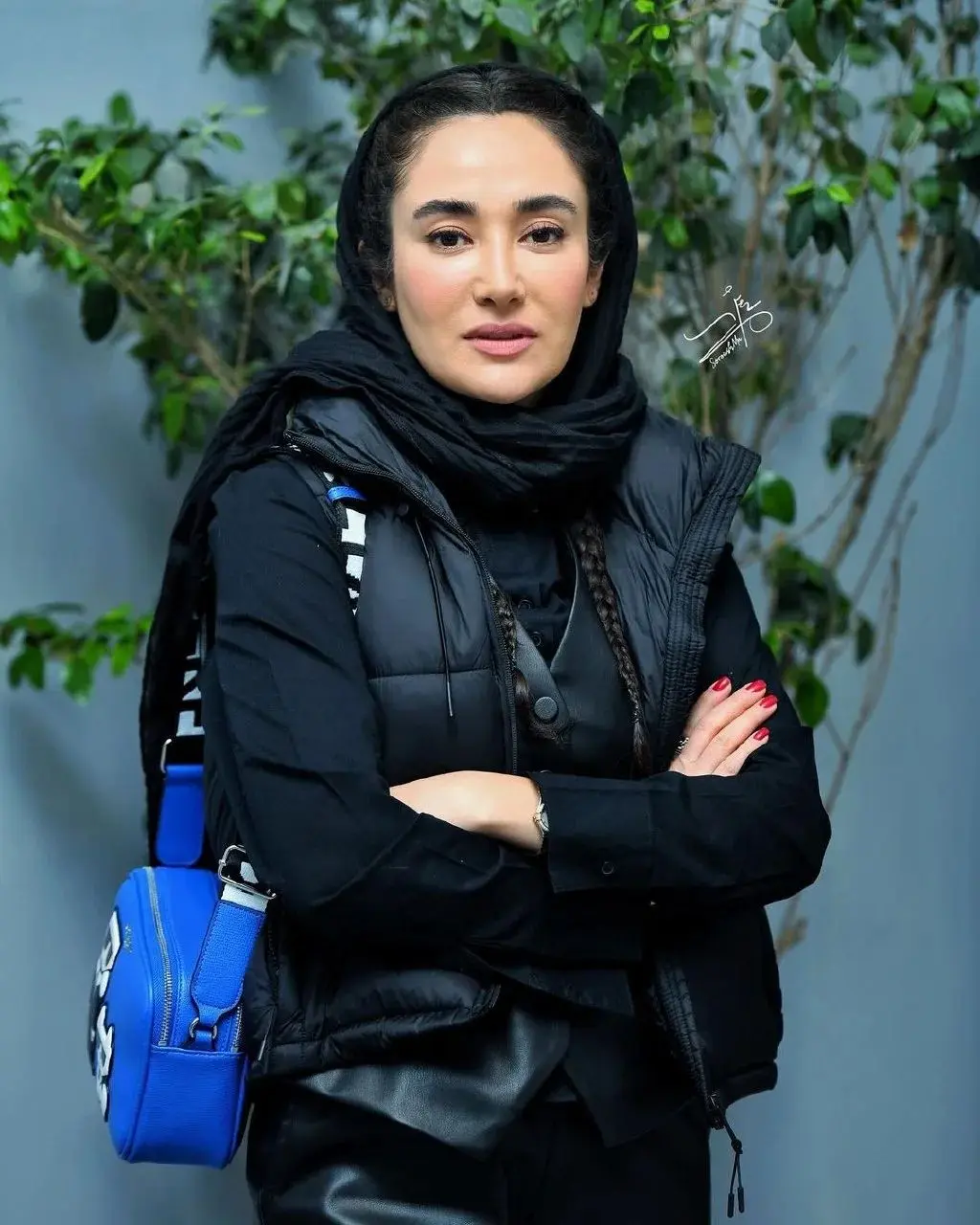 چهره ها/ بهاره افشاری و آقای خواننده پاپ در یک کافه دیده شدند