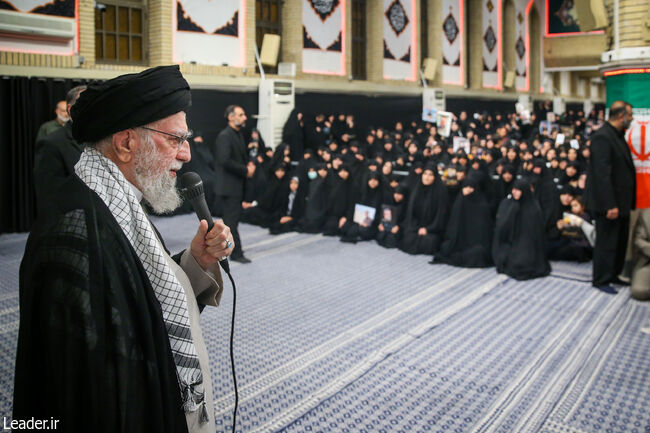 عکس/ تصاویری از حضور رهبر معظم انقلاب در مراسم بزرگداشت شهدای جنگ تحمیلی اخیر