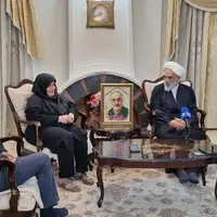 نماینده رهبر انقلاب با خانواده شهید برجی دیدار  کرد