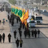 زائران اربعین حسینی در مسیر کربلا
