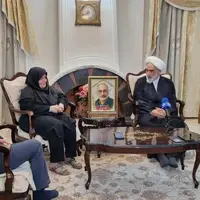 عکس/ دیدار نماینده رهبر انقلاب با خانواده شهید برجی  
