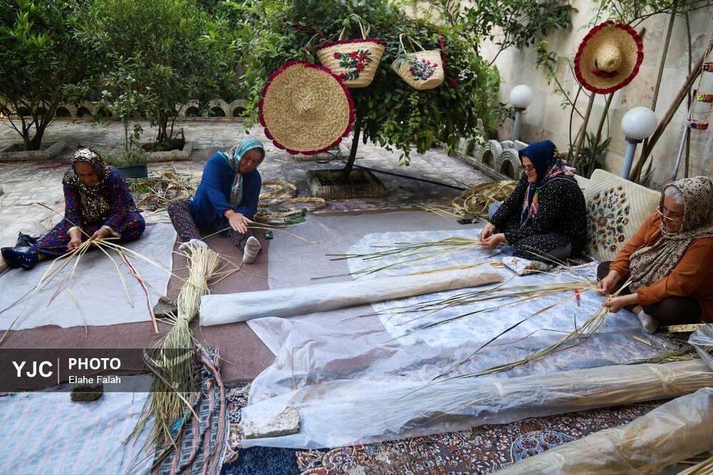 حصیر بافی با گیاه «لی» در گیلان