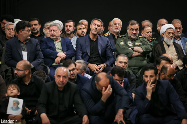 عکس/ تصاویری از حضور رهبر معظم انقلاب در مراسم بزرگداشت شهدای جنگ تحمیلی اخیر