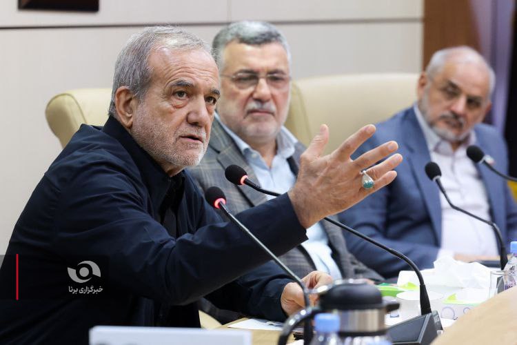 عکس/ حضور رئیس‌جمهور در وزارت بهداشت، درمان و آموزش پزشکی 