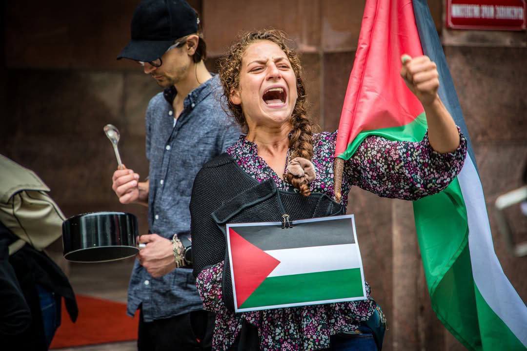 حامیان فلسطین در مقابل وزارت خارجه لهستان دست به اعتصاب غذا زدند