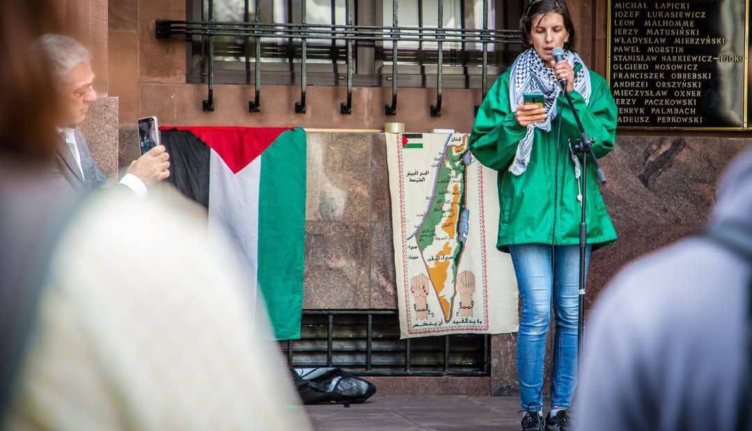  حامیان فلسطین در مقابل وزارت خارجه لهستان دست به اعتصاب غذا زدند
