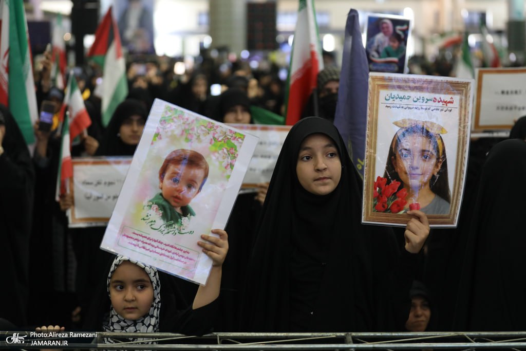  اجتماع بزرگ گرامیداشت ۱۱۰ شهید زن و کودک دفاع مقدس ۱۲ روزه تهران 