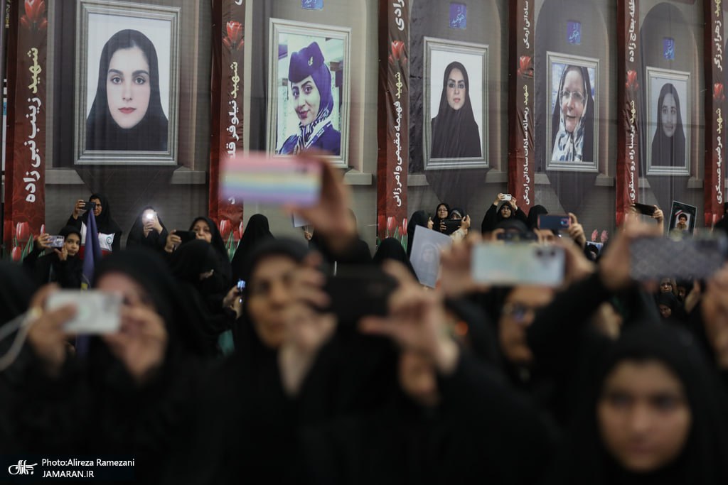  اجتماع بزرگ گرامیداشت ۱۱۰ شهید زن و کودک دفاع مقدس ۱۲ روزه تهران 
