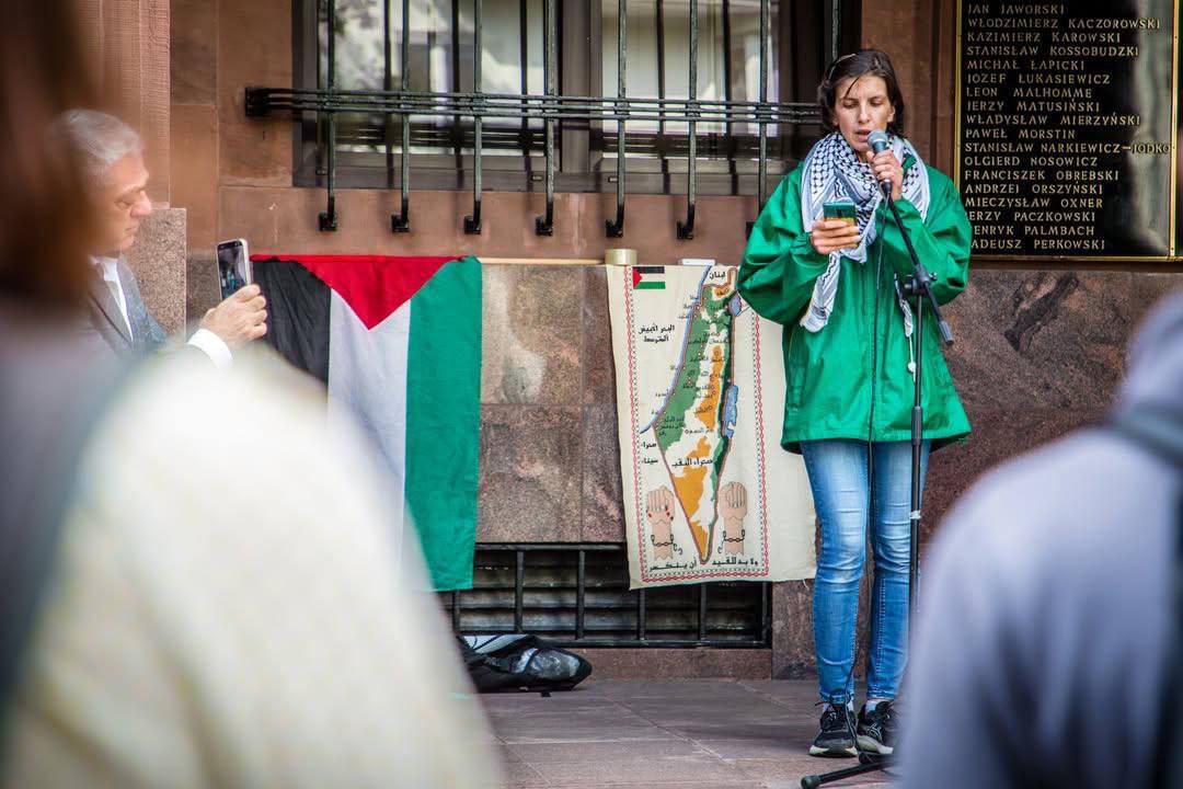حامیان فلسطین در مقابل وزارت خارجه لهستان دست به اعتصاب غذا زدند
