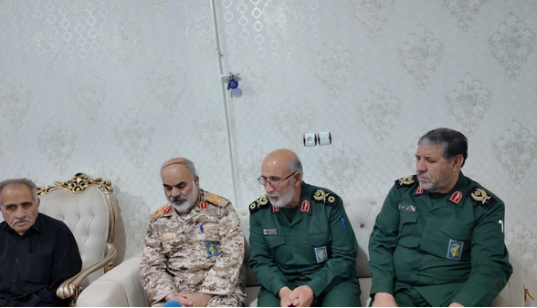 دیدار فرمانده نیروی زمینی سپاه با خانواده شهدا در کرمانشاه