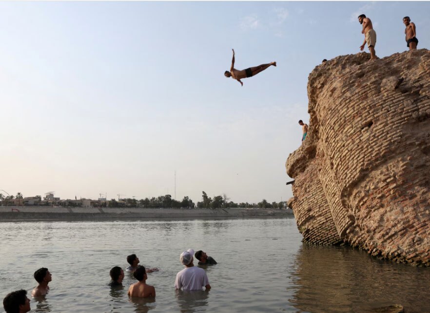 خنک شدن در گرمای تابستانی بغداد 