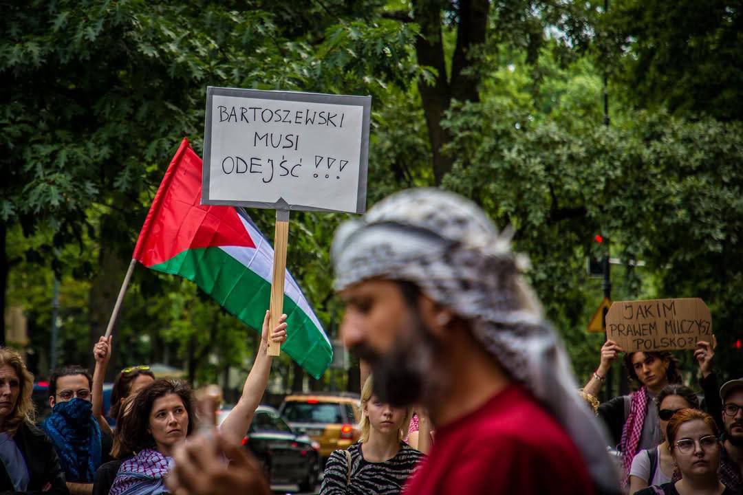 حامیان فلسطین در مقابل وزارت خارجه لهستان دست به اعتصاب غذا زدند