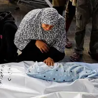 وداع غمناک پدر و مادرهای اهل غزه با خردسالانشان