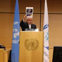قالیباف تصویر رایان ۲ماهه را که توسط اسرائیل به شهادت رسید در دست گرفت