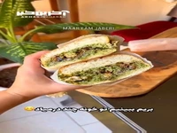 ساندویچ مرغ با سس ریحان و پنیر