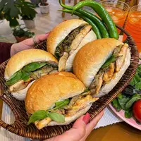 ساندویچ مرغ و قارچ مخصوص