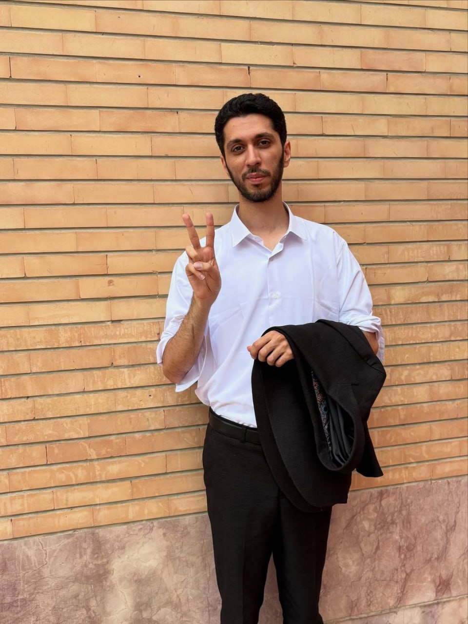 نوید کلهرودی موقتا‌ با قید وثیقه آزاد شد