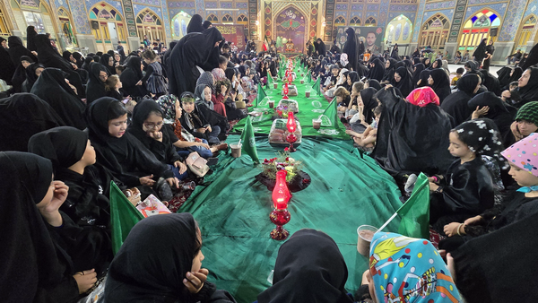 بزرگ‌ترین سفره جهانی حضرت رقیه(س) در آران و بیدگل پهن شد