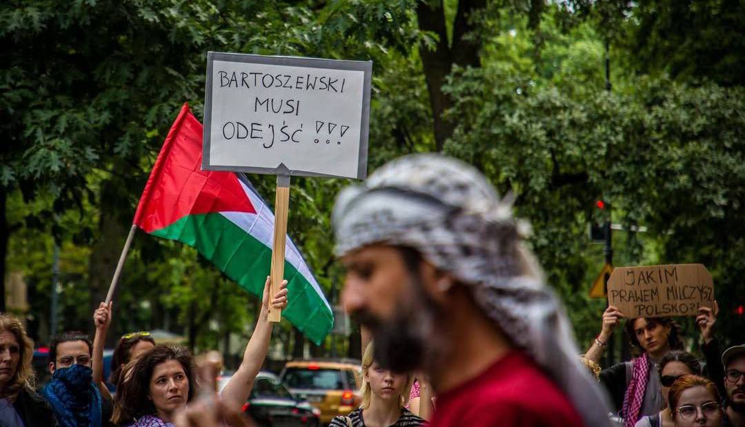  حامیان فلسطین در مقابل وزارت خارجه لهستان دست به اعتصاب غذا زدند