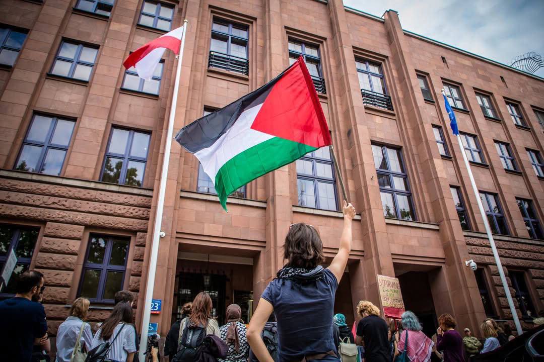 حامیان فلسطین در مقابل وزارت خارجه لهستان دست به اعتصاب غذا زدند