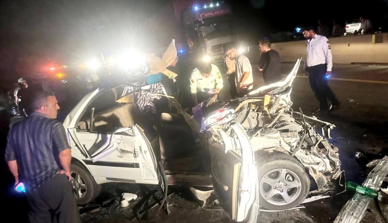 فوت 3 سرنشین پژو بر اثر تصادف با کامیون در جاده سرپل‌ذهاب